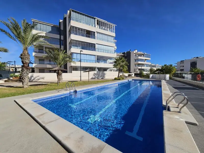 Apartamento en Venta La Zenia: Lujo, Playa y Golf