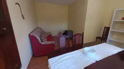 Chalet en venta en Mondariz con dos casas y terreno