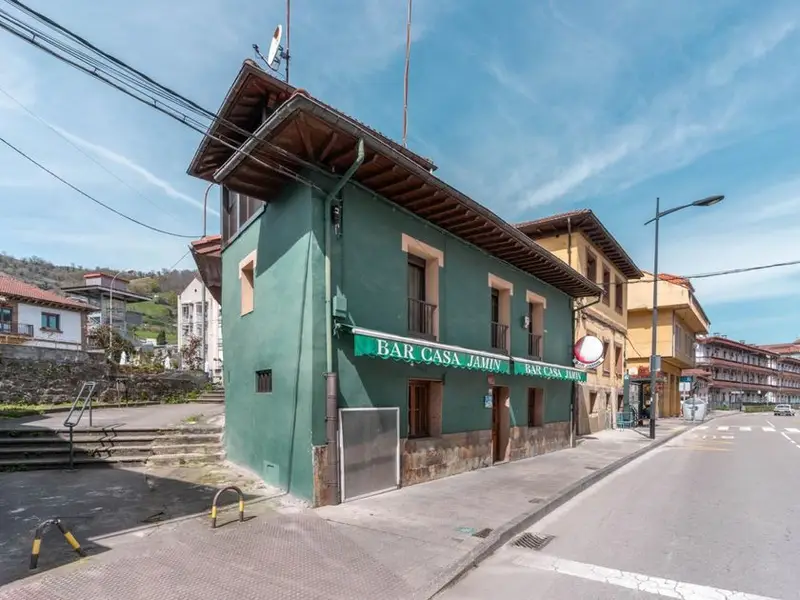 Venta Chalet con Bar en Ujo Asturias