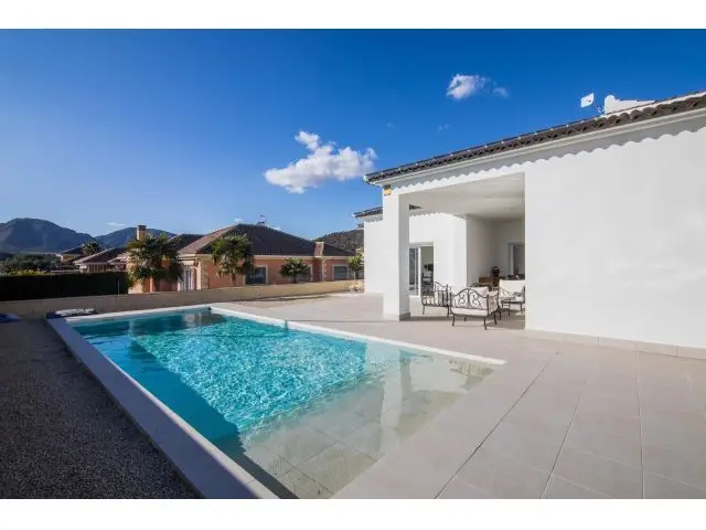 Villa en Venta en Pinoso, Alicante Pinoso