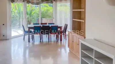 Apartamento en Alquiler en Sitges Terramar Lujo Cerca del Mar