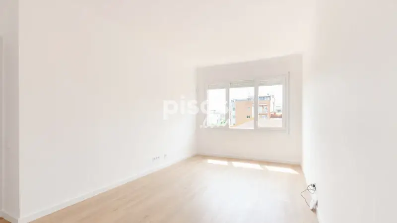 Piso en venta en L Hospitalet de Llobregat 80m2 4 habitaciones reformado