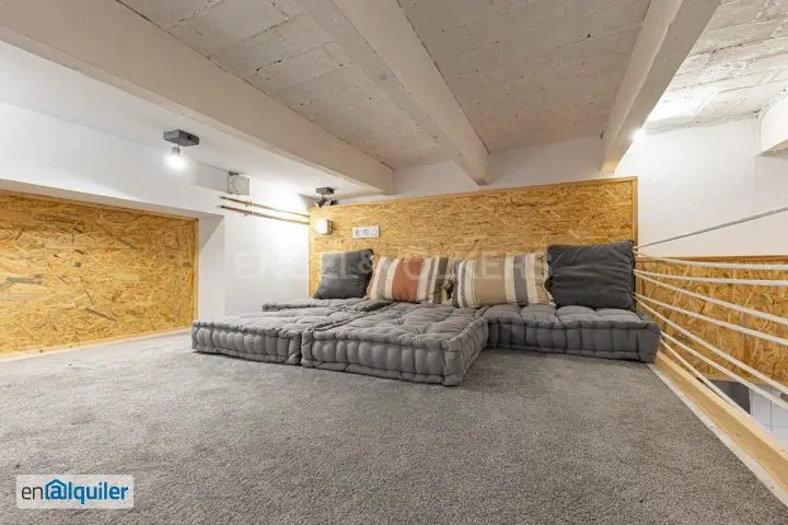 Alquiler Piso Amueblado Gràcia: Apartamento con Patio