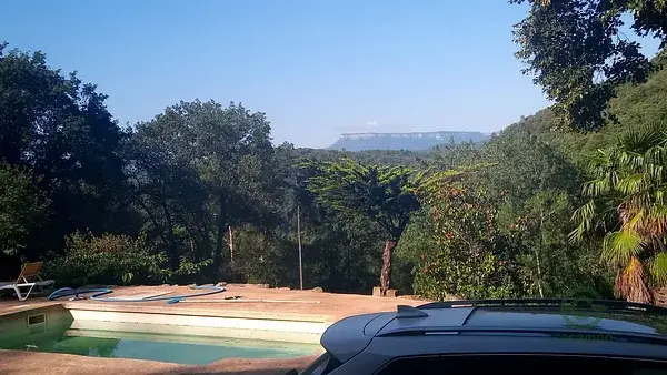 Masia con Piscina en Entorno Natural