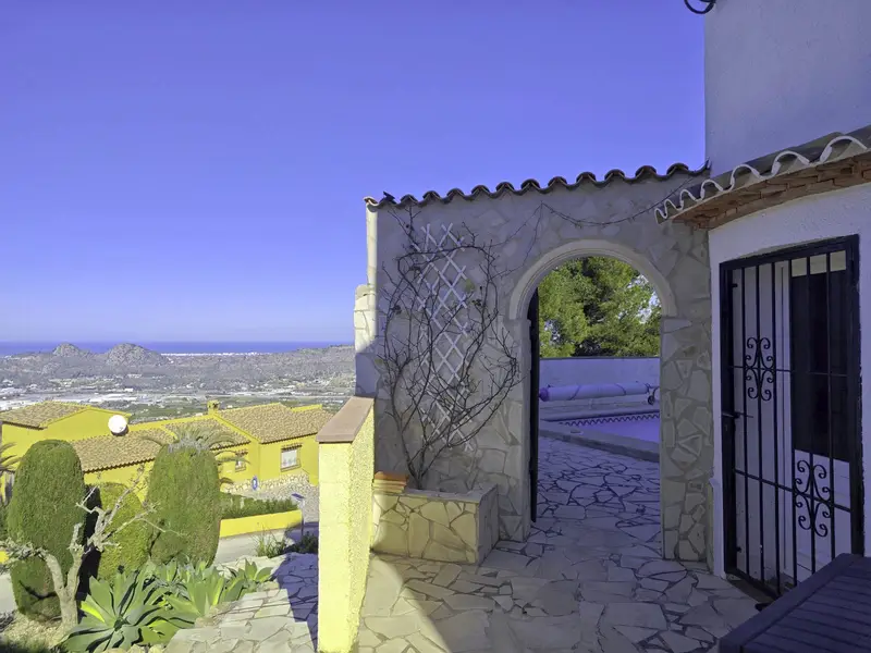 Chalet con Vistas al Mar en Monte Pedreguer