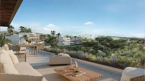 Atico 4 Dormitorios en Marbella con Terraza Privada y Piscina