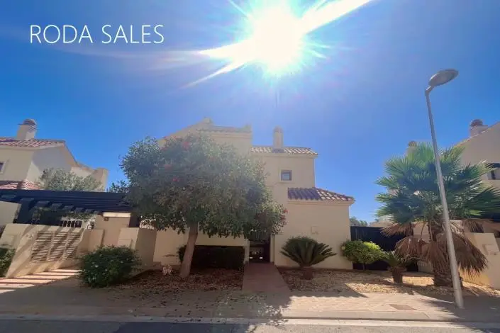 Villa en Venta Roda Golf 3 Dormitorios 3 Baños