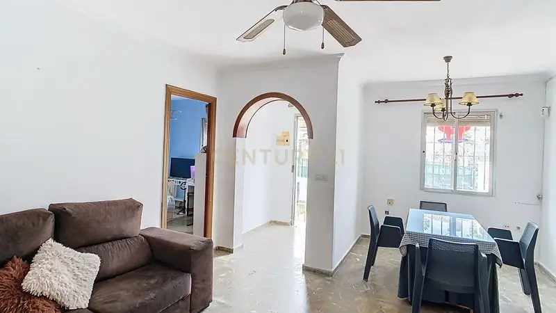 Casa en Málaga con 4 habitaciones y 2 baños cerca del Hospital Carlos Haya