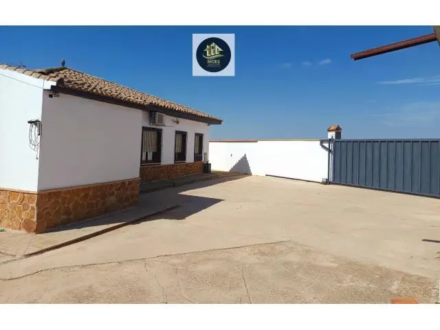 Chalet en Andujar con Piscina y Caballerizas