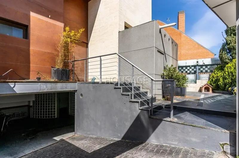 Villa de Lujo en Madrid con Piscina y Vistas al Parque del Pardo