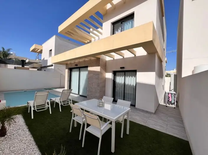 Villa 3 Dormitorios Los Montesinos Piscina Privada