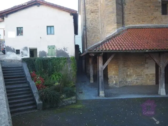 Casa Independiente en Altzaga con Garaje y Patio