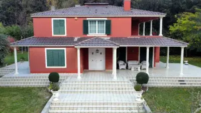 Casa Colonial en Venta: Vistas Fantásticas y Amplio Jardín