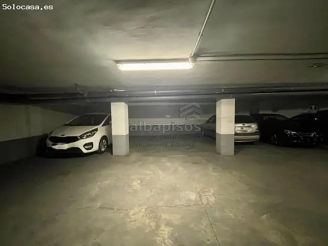 Plaza De Garaje Muy Amplia Para Coche Grande Y Dos Motos