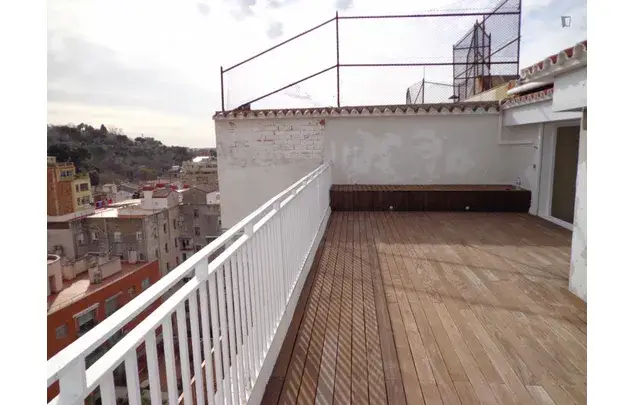 Rent 4 bedroom apartment in Barcelona