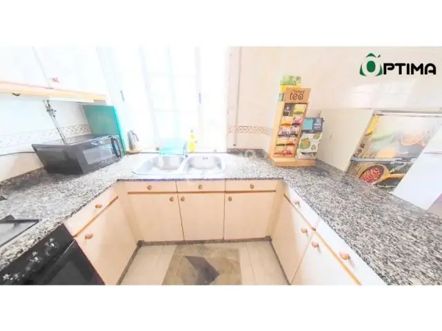 Chalé en Venta en Sigueiro  Casa Amplia con Garaje y 6 Habitaciones