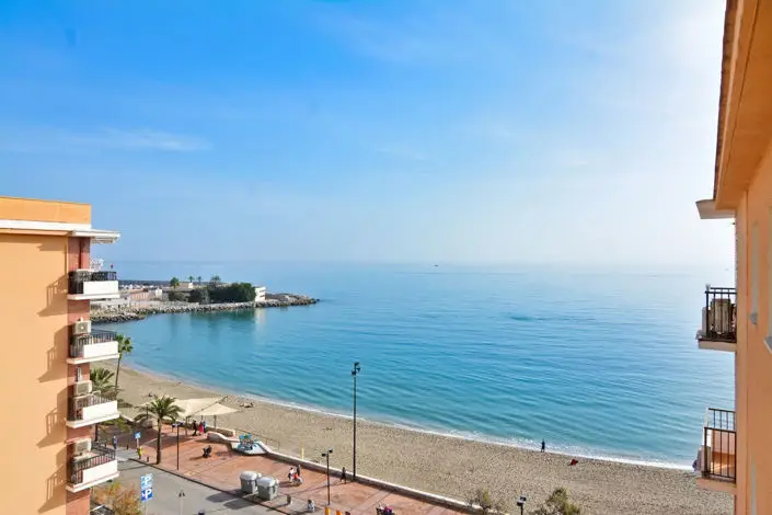 Atico 2 Dormitorios en Fuengirola Primera Linea de Playa