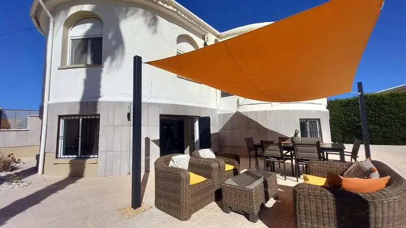 Villa en Venta 4 Dormitorios 3 Baños Piscina Privada