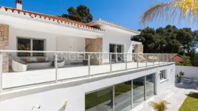 Villa de Lujo en Campolivar con Piscina y Vistas al Mar