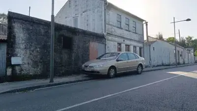 Casa Adosada en Curtis con 5 Dormitorios y Bodega para Reformar