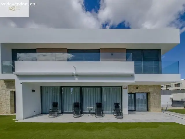 Villa en Sierra Cortina Finestrat con Piscina Privada