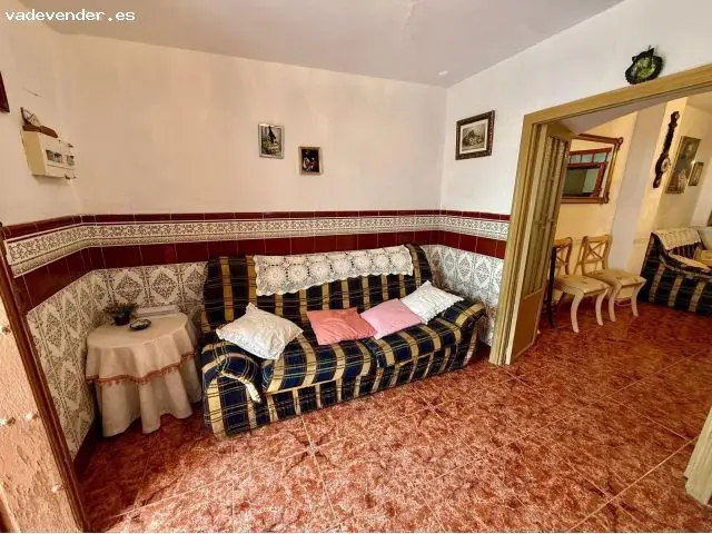 Casa de Pueblo en Abla con Tres Plantas y Vistas a la Sierra