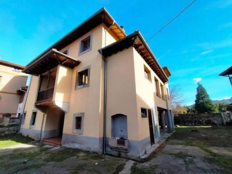 Chalet en Pravia Asturias amplia casona reformada con jardin