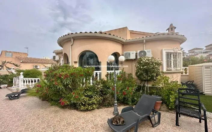 Villa 3 Dormitorios La Marina Costa Blanca Piscina Privada