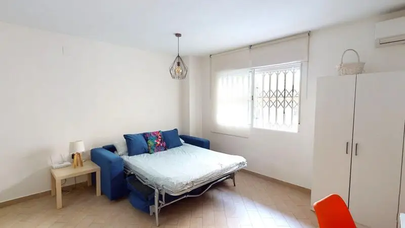 Estudio Amueblado en Torrevieja Centro con Aire Acondicionado