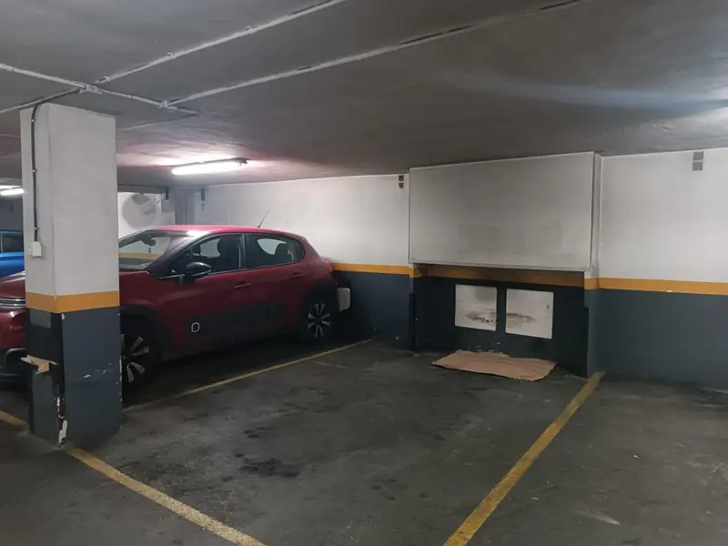 Parcela de Garaje en Barakaldo Lasesarre para Coche Mediano