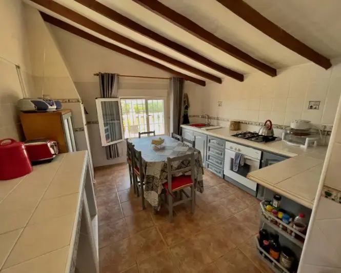Finca 4 Dormitorios en Venta: Cueva, Piscina, Vistas