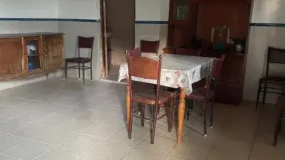 Finca Rústica en Venta Baena: Refugio Rural con Alberca y Placas Solares