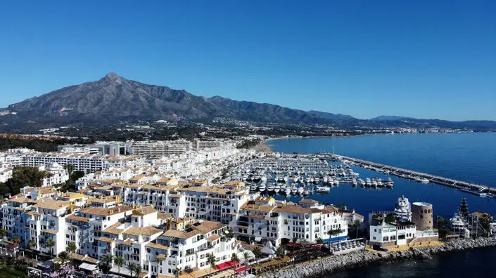 Ático de Lujo en Marbella 3 Dormitorios Cerca de Puerto Banús