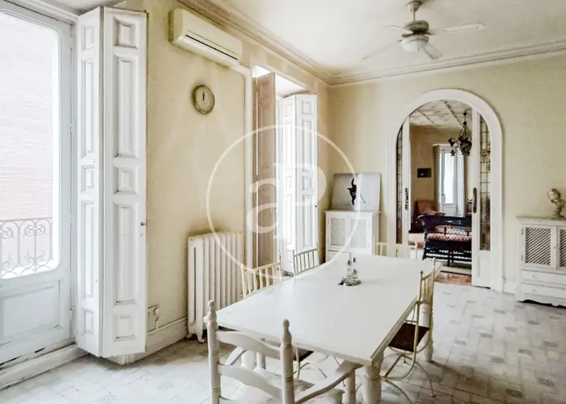 Piso en Venta Augusto Figueroa: Elegancia y Luminosidad