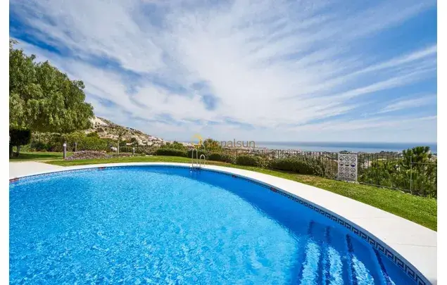 Alquiler Ático Benalmádena Costa 90m² 2 Dormitorios Vistas al Mar