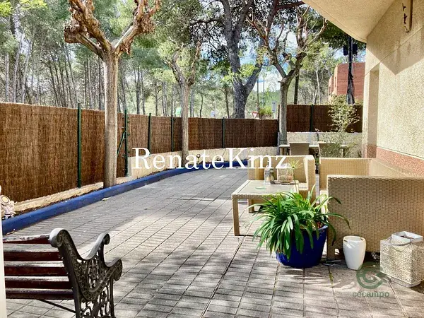 Casa individual en Castelldefels con garaje y jardín