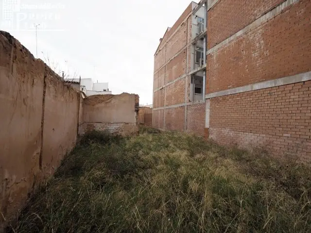 Solar en Venta Centro Tomelloso 214m2 85m Fachada