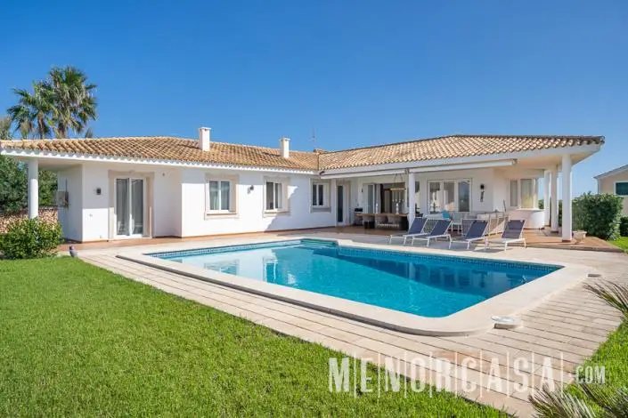 Villa en Cala Llonga 4 Dormitorios Vistas al Puerto