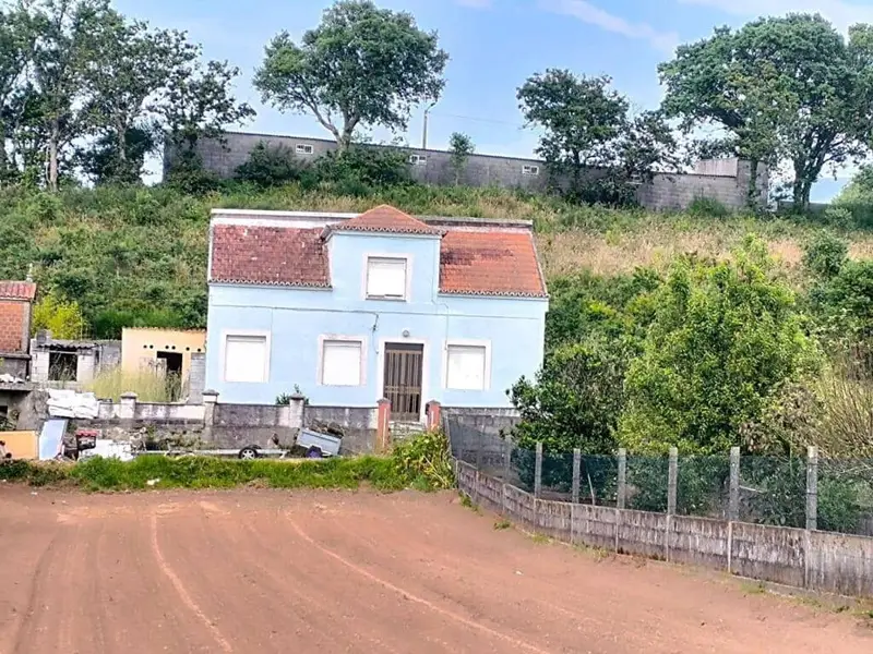 Chalet en venta cerca de As Furnas