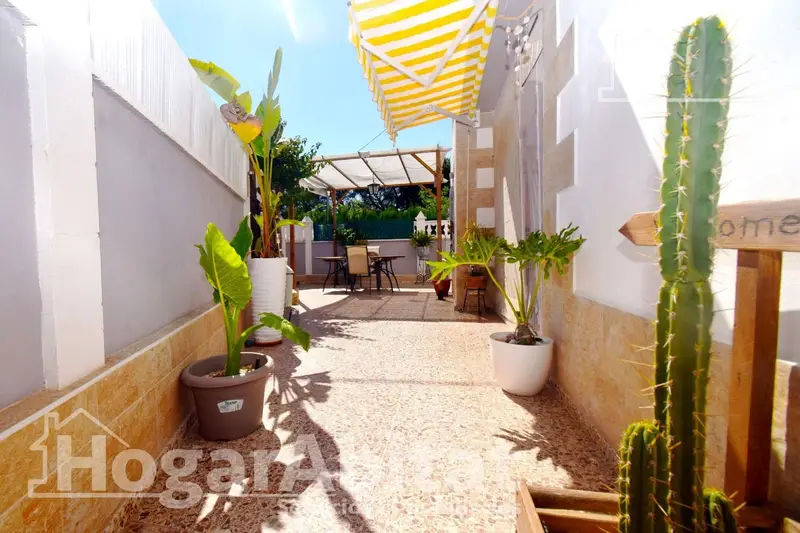 Chalet en venta en Sagunto con terraza jardin y garaje