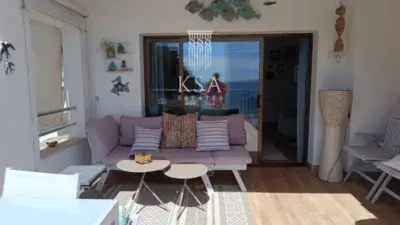 Ático en Cas Catalá Nou: Vistas al Mar, Lujo y Comodidad