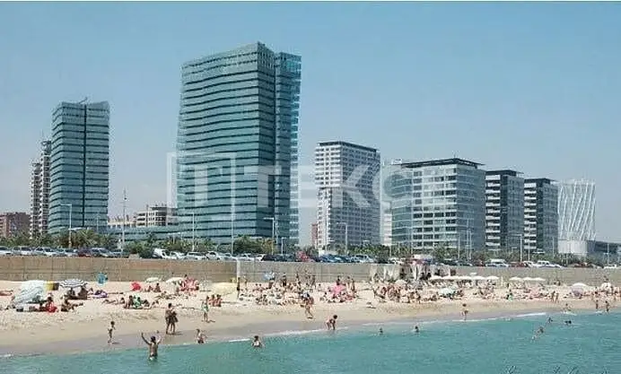 Atico Duplex en Barcelona cerca de la Playa con Piscina Privada