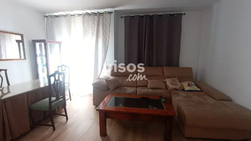 Casa Duplex en venta con amplia cochera y patio