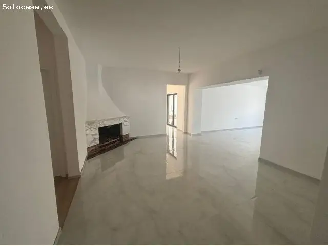 Chalet en Venta en Cuenca: Casa en Campo con Piscina y Garaje