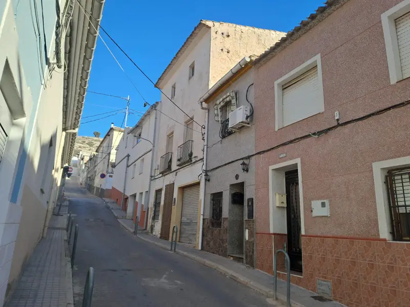 Casa Adosada en Sax con Garaje y Terraza - 4 Dormitorios