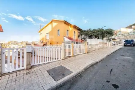 Adosada en Arguineguin Loma Dos 185m2 2 Dormitorios 2 Baños Terraza Garaje