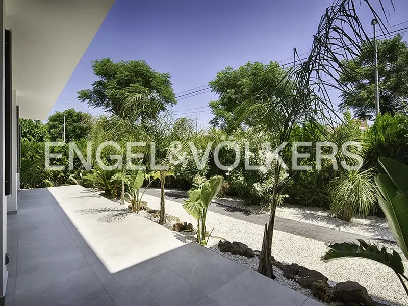 Villa de Lujo con 2 Piscinas y Spa en Empuriabrava