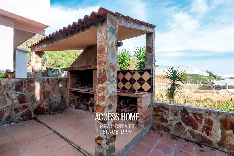 Chalet en venta en Cabrils con piscina y vistas al mar