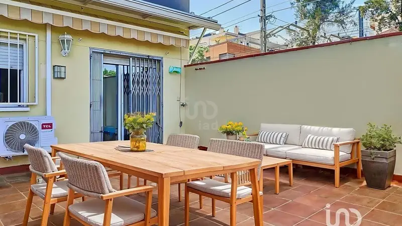 Apartamento en Vilanova i la Geltrú con Terraza Privada y Ascensor
