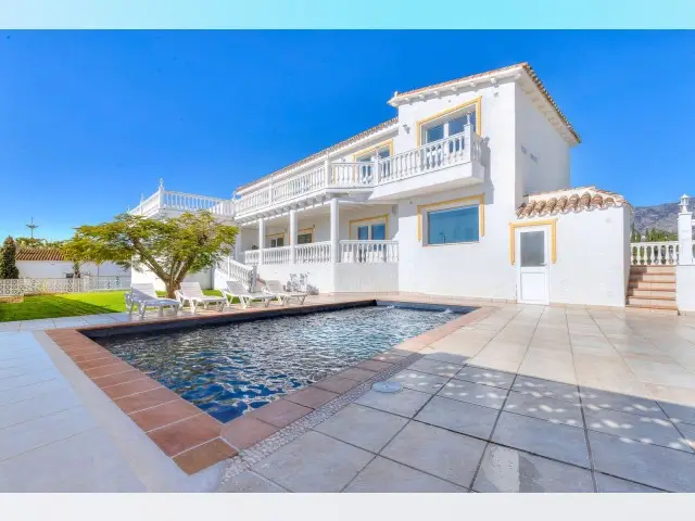 Casa-Villa de 6 Dormitorios en venta El Coto, España
